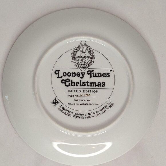 Looney Tunes Christmas Plate Bugs Bunny Sylvester Daffy Duck Porcelain 1991 - Picture 2 of 3